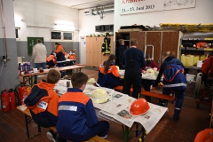 21-11-15-helme-bemalen
